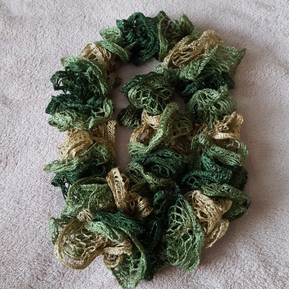 Scarf green and beige